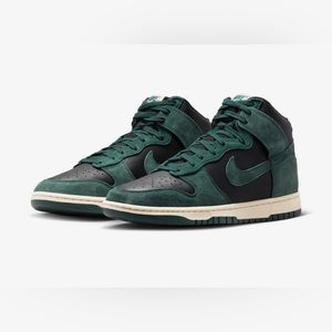 Nike Dunk High
Retro Premium. Size M 13 / W 14.5